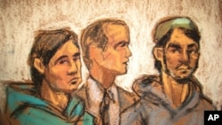 Ilustrasi gambar sidang menunjukkan terdakwa Akhror Saidakmetov (kiri) dan Abdurasul Hasanovich Juraboev (kanan) dalam sidang di pengadilan federal New York atas kasus terorisme (25/2). (AP/Jane Rosenberg)