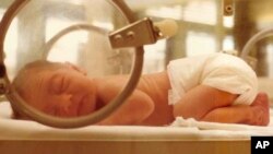 Zahvaljujući odjelima za intenzivnu neonatalnu njegu, mnogo bolje preživljavanje prerano rođenih beba