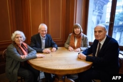 (Dari kiri) Yvonne Cossu dari Perancis, Ulrich Gantz dari Jerman, Barbara Brix dari Jerman dan Jean Michel Gaussot dari Perancis berpose di Lausanne, Swiss, 17 Januari 2019.