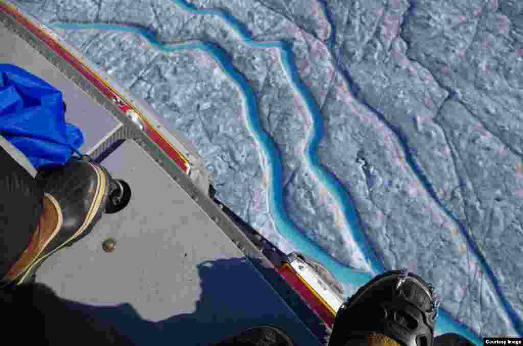 Conditions were so risky on the ground that researchers surveyed the ice sheet from the safety of a helicopter. (UCLA/Laurence C. Smith)
