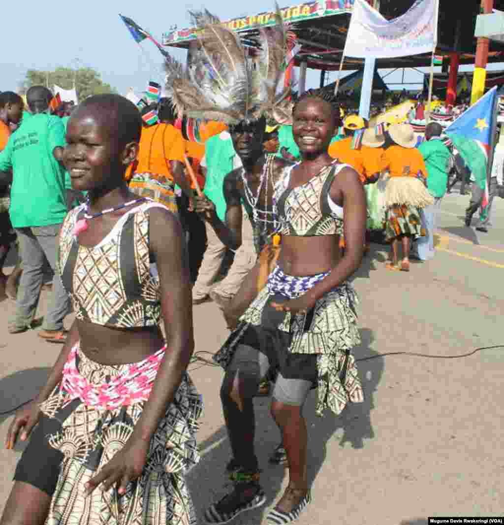 South Sudanese girls at celebrations in Juba to mark the country&#39;s 4th anniversary of independence.