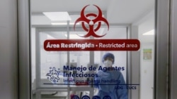 Tehničar u laboratoriji radi na proceduri testiranja koju su, prema lokalnim medijima, tražili meksički zdravstveni zvaničnici da bi se ispitao novi soj koronavirusa otkriven u državi Halisko.