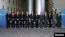 Trade ministers from a dozen Pacific nations in Trans-Pacific Partnership Ministers meeting post in TPP Ministers "Family Photo" in Atlanta, Georgia, October 1, 2015.