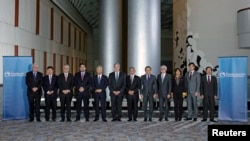 參加跨太平洋貿易夥伴協議談判的各國貿易部長在美國喬治亞州亞特蘭大市合影(2015年10月1日)