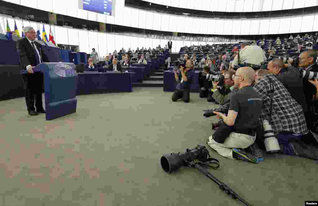 Chủ tịch Ủy hội Âu Châu Jean-Claude Juncker kêu gọi các nước thành viên EU tái định cư cho khoảng 160.000 người tị nạn trong bài nói chuyện với Nghị viện châu Âu ở Strasbourg, Pháp, ngày 9/9/2015.
