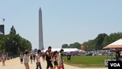 Turistas de todas partes del mundo visitan la capital estadounidense en la temporada de verano.