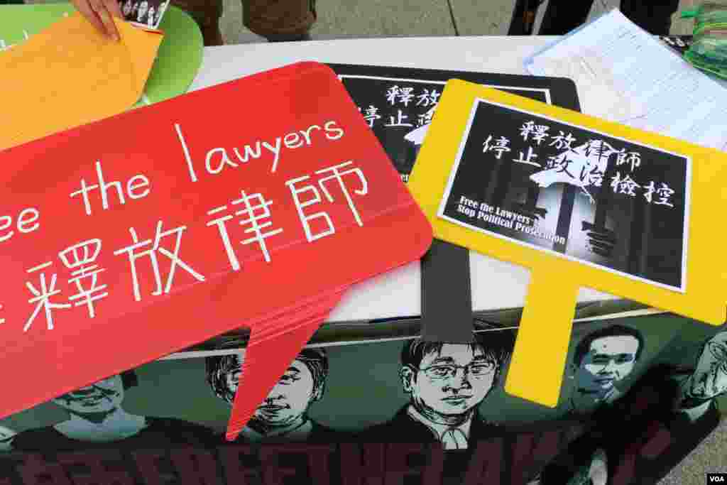 台湾发起“一人一明信片”呼吁释放中国维权律师（美国之音杨明拍摄）