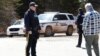Sebuah mobil kepolisian Kanada tampak di Jalan Portapique Beach untuk mencari tersangka pelaku penembakan massal di Portapique, Nova Scotia, Kanada, 19 April 2020.