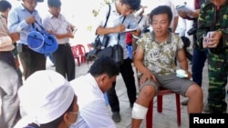 After his boat allegedly was rammed and sunk by Chinese vessels, an unidentified Vietnamese fisherman receives medical treatment on Vietnam’s Ly Son island, May 29, 2014. 