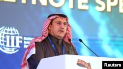 El gobernador del banco central de Arabia Saudí, Ahmed al-Kholifey, habla en la reunión de ministros de finanzas y gobernadores del banco central del G20 en Riad, el 22 de febrero de 2020. REUTERS / Ahmed Yosri.