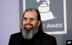 FILE - Musician Steve Earle arrives at the 54th annual Grammy Awards, Feb. 12, 2012 in Los Angeles.