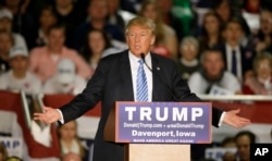 Ứng cử viên Đảng Cộng hòa Donald Trump phát biểu trong một buổi vận động, ngày 5 tháng 12, 2015, ở thành phố Davenport, bang Iowa.