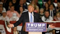 Donald Trump, candidat aux primaires républicaines pour la Maison Blanche en 2016, lors d'un rassemblement le 5 décembre 2015, à Davenport, Iowa.