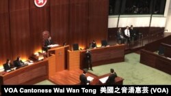 香港民主派立法會議員范國威宣誓就職 (攝影：美國之音湯惠芸)