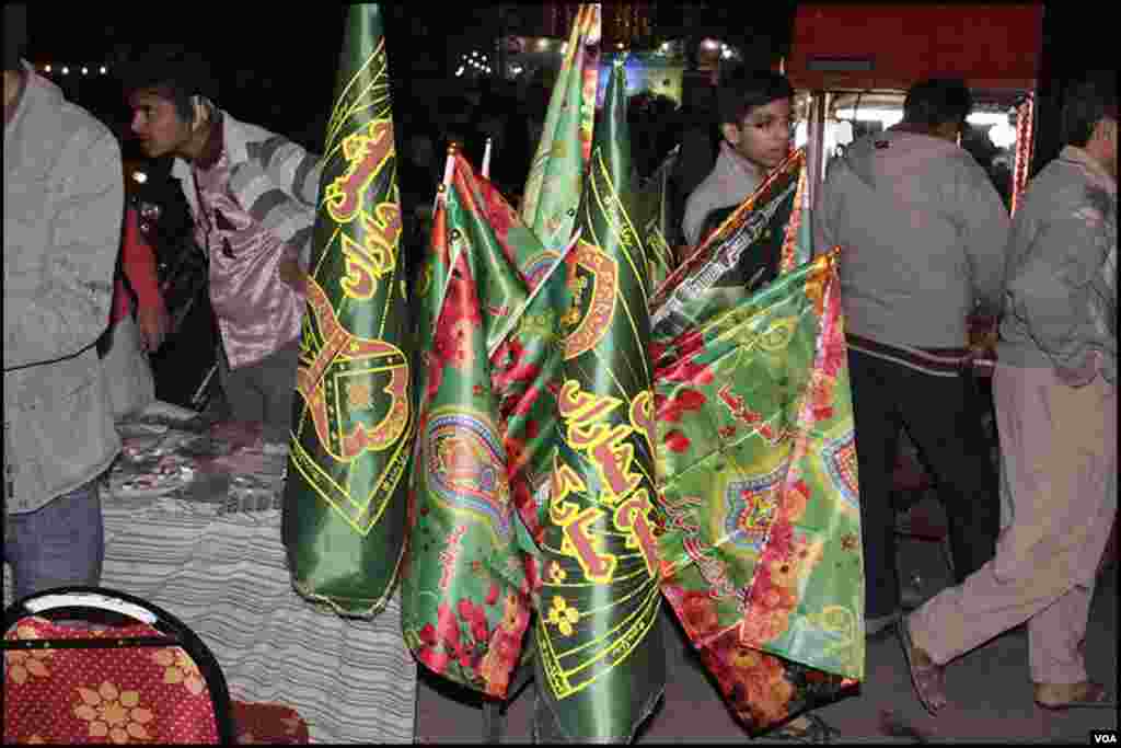 کراچی: جشن عید میلاد النبی کیلئے سبز پرچم فروخت کئے جارہے ہیں