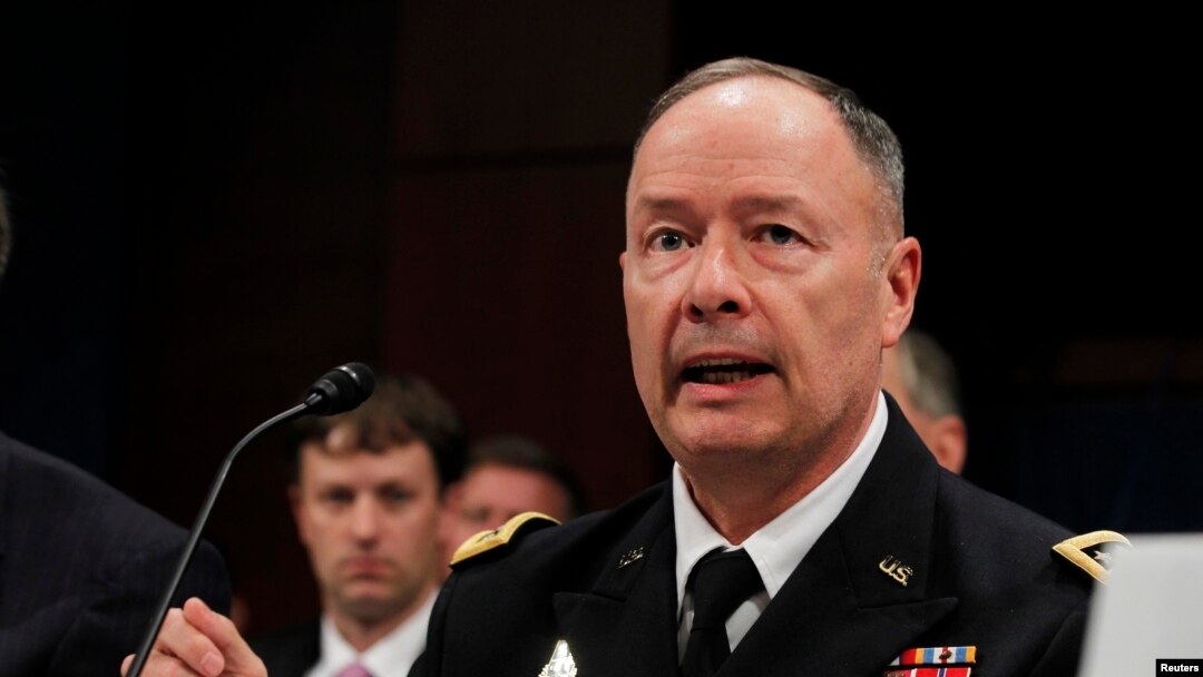 Giám đốc NSA Keith Alexander cho biết cơ quan ông hề không xâm nhập các máy chủ của Google và Yahoo.
