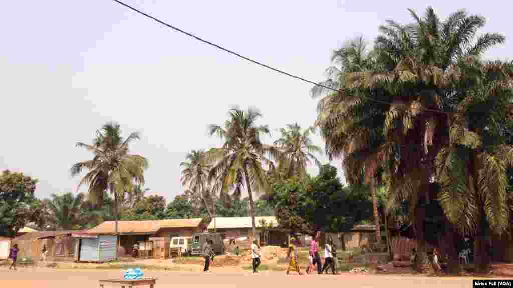 Une rue paisible a Bangui.