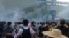 快讯：港警方向示威者发射催泪弹