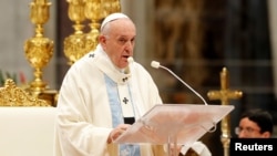 Papa Franja drži misu na Svjetski dan mira u baziliki Svetog Petra u Vatikanu, 1. januara 2019.