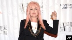 Cyndi Lauper mengharidi 46th Annual Songwriters Hall 0f Fame Induction and Awards Gala di Marriott Marquis, 18 Juni 2015, di New York.