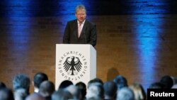 Kepala Badan Intelijen Jerman (BND) Bruno Kahl berpidato di acara peringatan 60 tahun berdirinya BND di Berlin, pada 28 November 2016. (Foto: Reuters/Hannibal Hanschke)