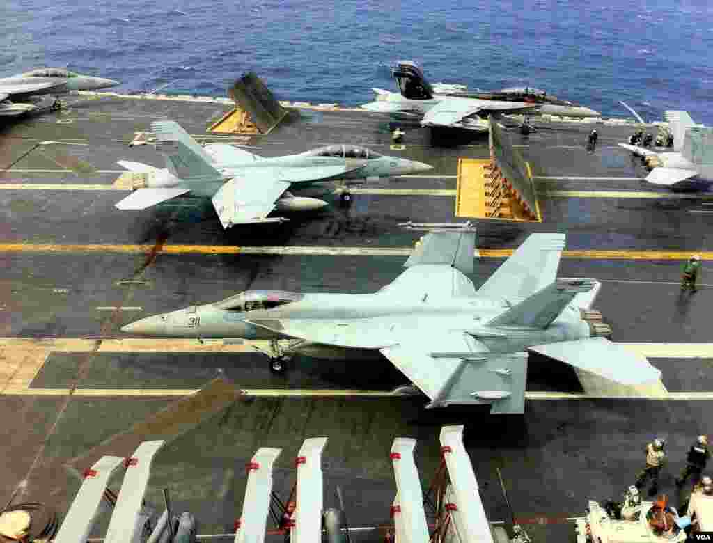 Veterano de la infanter&iacute;a de marina. En su chaqueta se lee: &quot;No tan en forma, no tan agresivo, pero siempre un infante de marina&quot;.