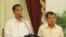 Presiden Joko Widodo (kiri) dengan wapres Jusuf Kalla