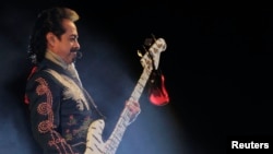 La agrupación ha ganado diversos premios, entre ellos Grammy, Billboard, Lo Nuestro y BMI Icono.