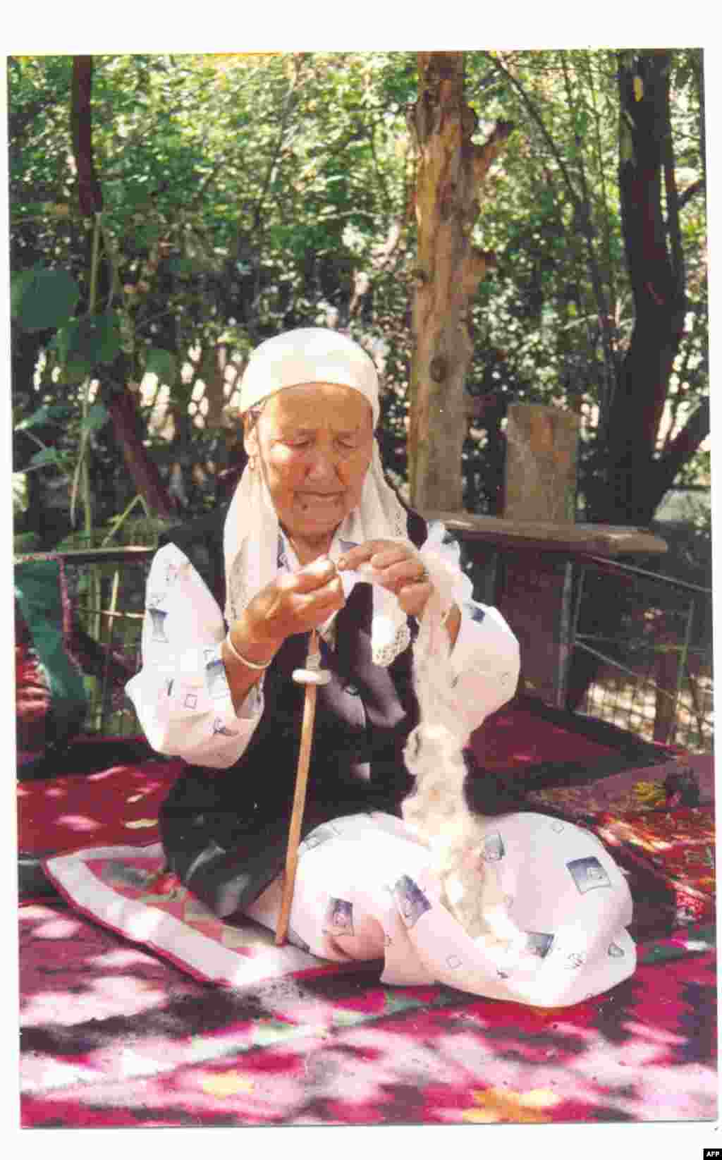 Shirdoq tikish san’ati onalardan qizlarga o’tib keladi