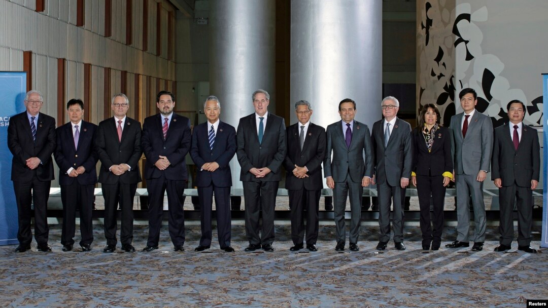 Para menteri perdagangan dari 12 negara Pasifik menyetujui kesepakatan perdagangan bebas di Atlanta, Georgia, AS.