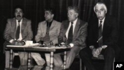 Çar rewşenbîrên girîng yên Kurdên Sovyetê berê bi hevre ne:
Şeref Eşirî, Şakiroyê Mixoyî, Karlînê Çaçanî û Emerîkê Serdar