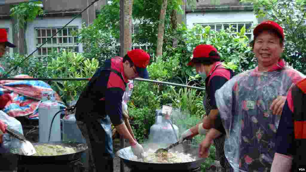 这一天在大甲没钱也能吃饱 