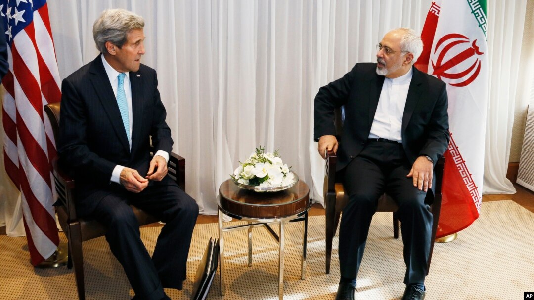 Ngoại trưởng Mỹ John Kerry và Ngoại trưởng Iran Javad Zarif trước một cuộc họp ở Geneva, ngày 14/1/2015.