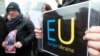 Мітинг на підтримку інтеграції України до ЄС біля будівлі Європейської Ради в Брюсселі. AP Photo/Yves Logghe

