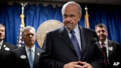 Fred Thompson durante una conferencia de prensa en 2012.