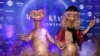 Uno de los eventos más esperados es la fiesta de Halloween que la modelo Heidi Klum realiza cada año. Su disfraz, termina siempre en titulares y no es para menos. Este año el elegido fue ET, el extraterrestre.