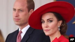 Kate, Putri Wales dari Inggris bersama suaminya, Pangeran William. 