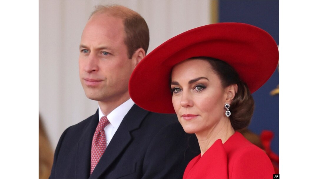 Pangeran William, kiri, dan Kate, Putri Wales, menghadiri upacara penyambutan Presiden dan Ibu Negara Republik Korea di Horse Guards Parade di London, Inggris pada 21 November 2023. (Foto: via AP)