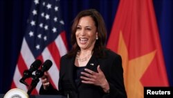 Phó Tổng thống Mỹ Kamala Harris tổ chức họp báo trước khi rời Việt Nam về Mỹ sau chuyến công du của bà tới Châu Á, ở Hà Nội, Việt Nam, ngày 26 tháng 8, 2021. 