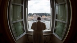 El Vaticano: El Papa Francisco ora por el mundo en medio del COVID 19