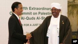 Indonesian President Joko "Jokowi" Widodo, left, greets his Sudanese counterpart Omar al-Bashir upon his arrival for the extraordinary Organization of Islamic Cooperation (OIC) summit on Palestinian issues in Jakarta, Indonesia, Monday, March 7, 2016.