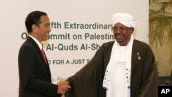 Indonesian President Joko "Jokowi" Widodo, left, greets his Sudanese counterpart Omar al-Bashir upon his arrival for the extraordinary Organization of Islamic Cooperation (OIC) summit on Palestinian issues in Jakarta, Indonesia, Monday, March 7, 2016.
