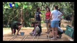 American Students Build Houses for Poor Students in Siem Reap (Cambodia news in Khmer)