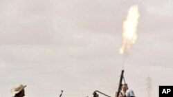 هێزه‌کانی قه‌زافی بۆردومانی ناوچه‌کانی ژێر ده‌ستی سه‌رهه‌ڵداوان ده‌که‌ن