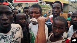 Une manifestation à Conakry, Guinée, le 8 octobre 2015 (AP Photo/ Youssouf Bah)