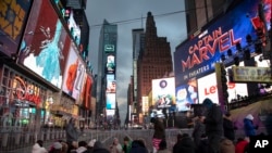 Suasana Times Square, New York, menjelang pergantian tahun, Senin, 31 Desember 2018. 