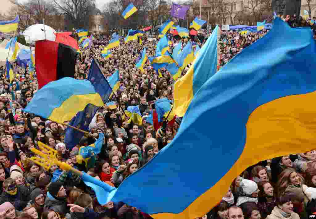 Pro-European protesters wave Ukrainian flags during a rally in the western Ukrainian city of Lviv. An EU summit to cap years of effort to bring ex-Soviet states into the Western fold opens with its ambitions dented after Ukraine, the biggest prize, balked at the last moment under Russian pressure.