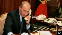 Putin avugana na Obama kuri Telefone