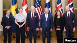 Американскиот претседател ја уверува најновата членка на НАТО Финска за „цврста“ посветеност за време на состанокот на нордиските нации