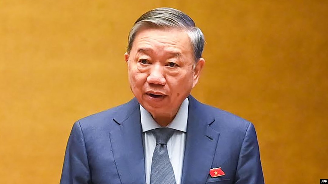 Menteri Keamanan Publik Vietnam To Lam berbicara pada pertemuan di Gedung Majelis Nasional di Hanoi. (Foto: AFP)